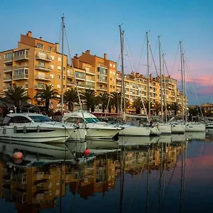 Climatisé Avec Wifi Au Calme Sur Le Port. Appartement